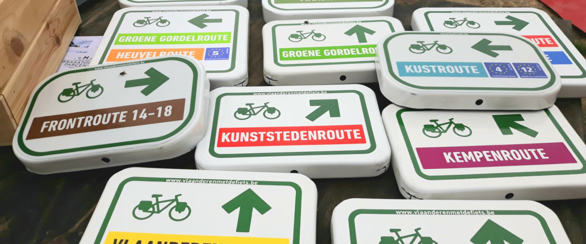 icoonfietsroutes wegwijzers